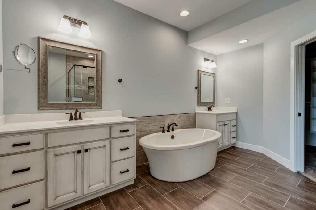 660 Skyview Dr | Jasper | Free Standing Bathtub